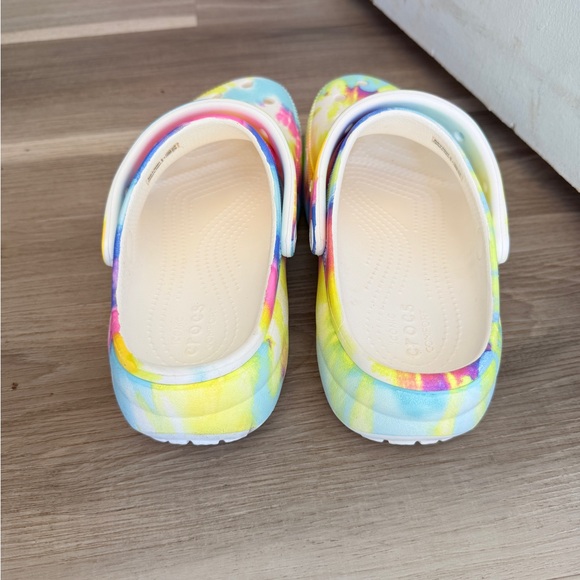 CROCS Tie-Dye Clogs - Yellow Blue Pink - Picture 3 of 5